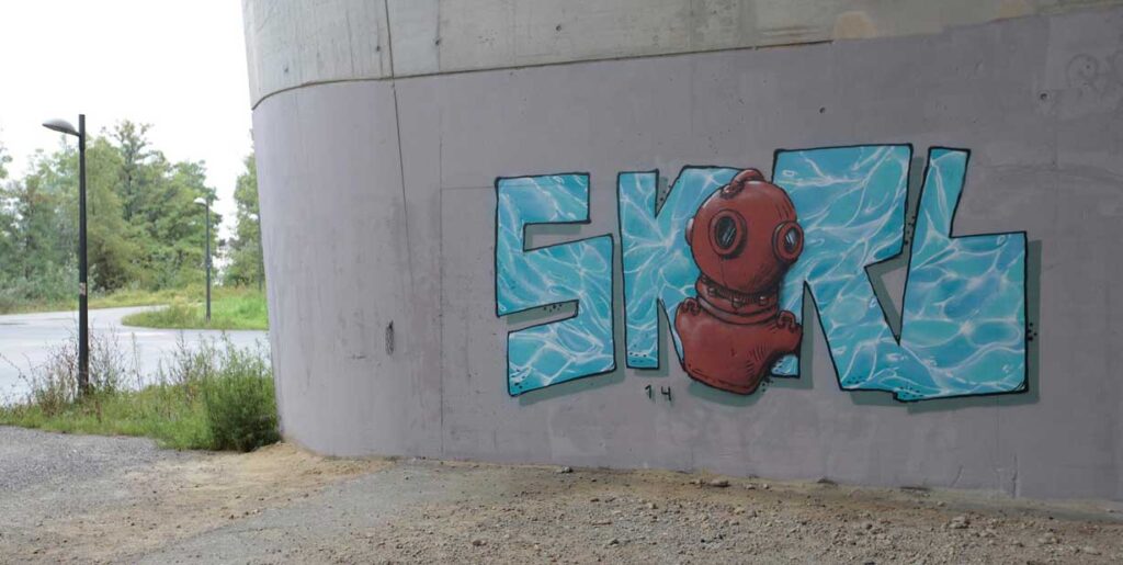 Graffiti writer SKIRL piece